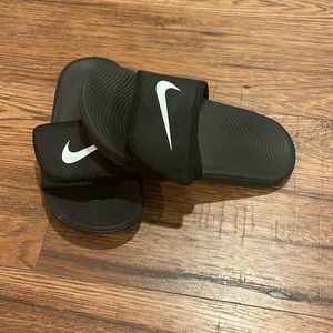 12 c Nike slides